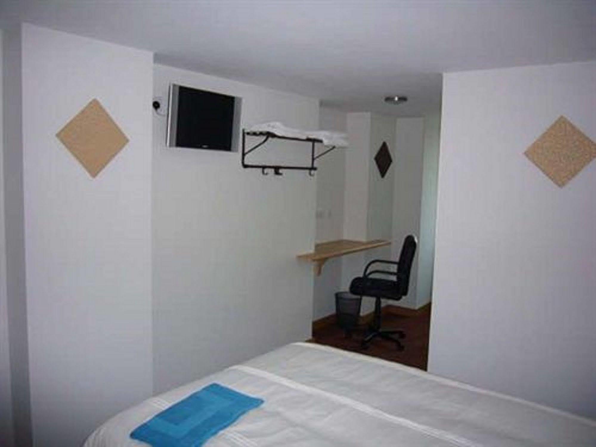 Rosemount Hotel Heathrow Hounslow Exteriör bild