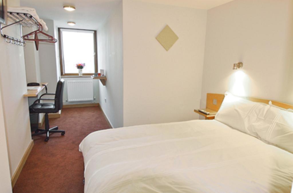 Rosemount Hotel Heathrow Hounslow Rum bild